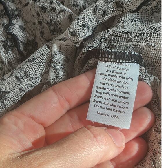 What La Wants Womens Sheer Lace Top Plus Size 4X Black Cream Made in USA Mesh - Picture 7 of 7